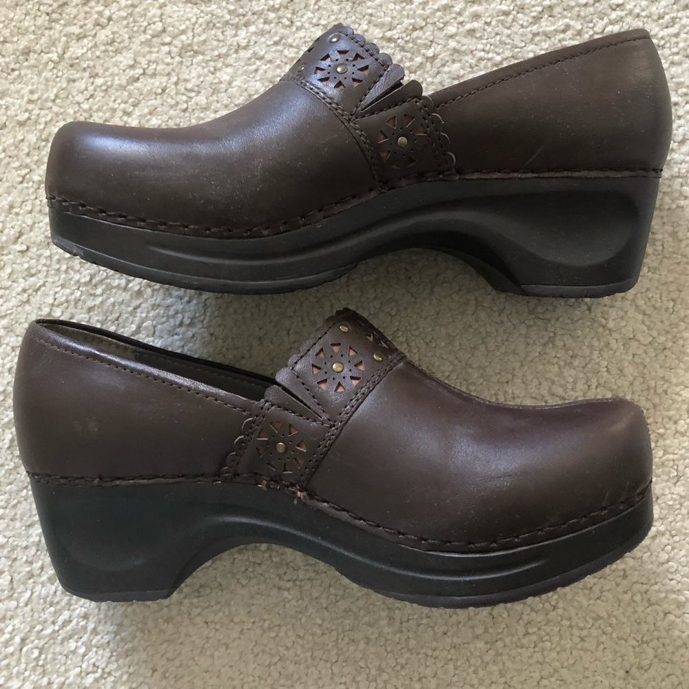 Sanita brown clogs